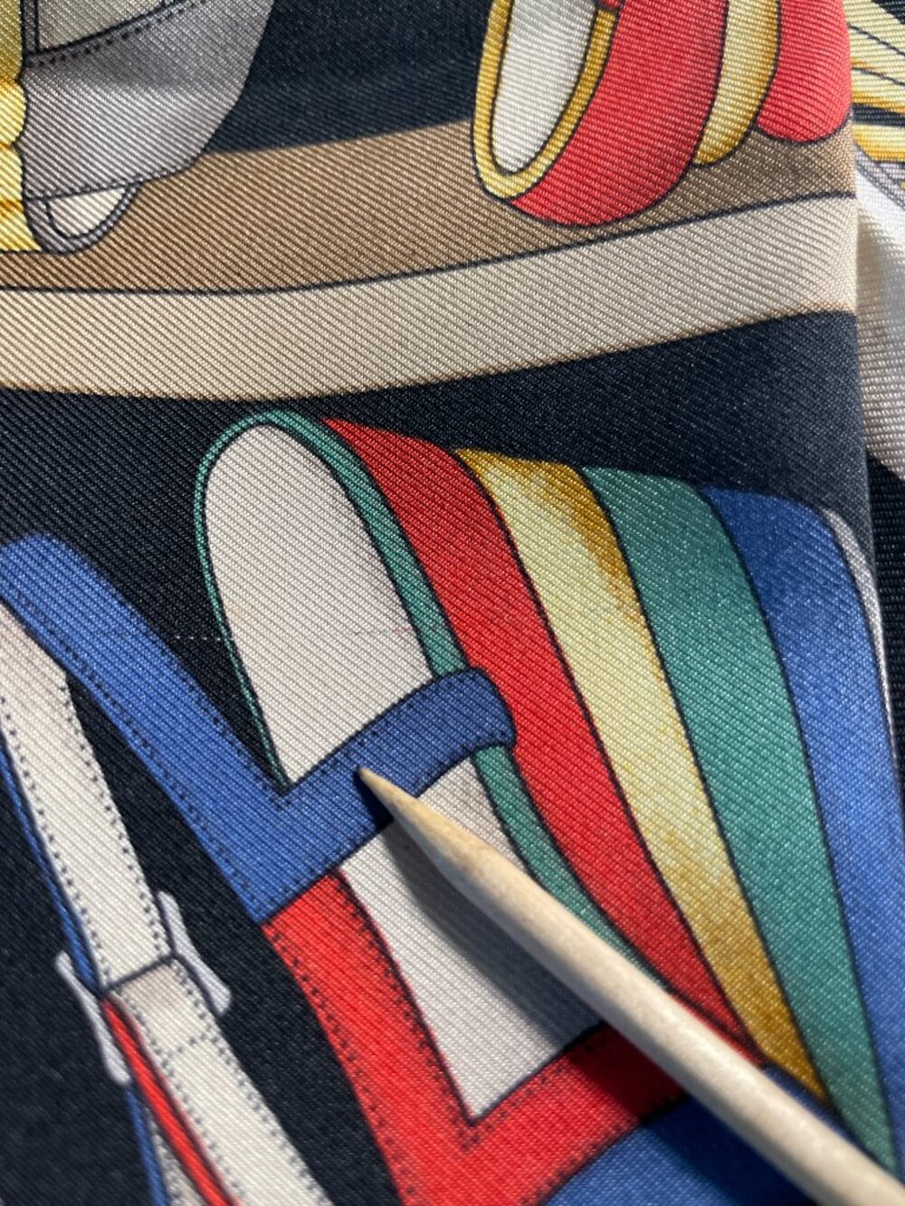 Vintage Salvatore Ferragamo Silk Scarf – Iconic Shoe Print - Picture 12 of 16